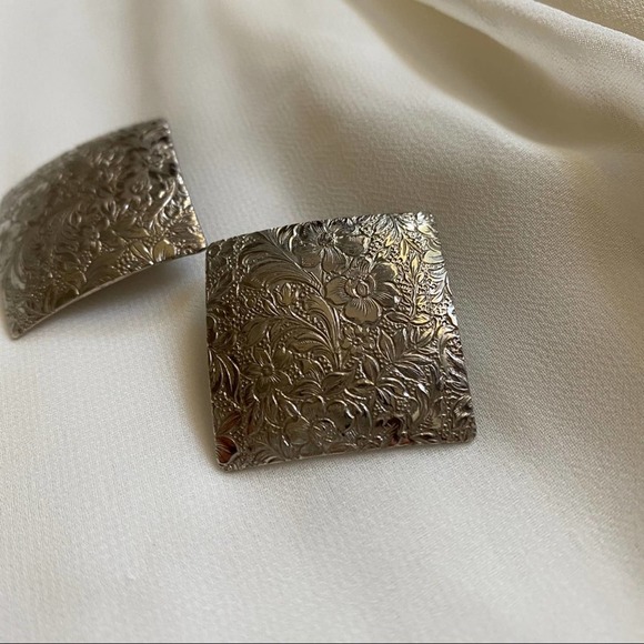 VTG Silver Floral Etch Square Diamond Earrings - Picture 2 of 5